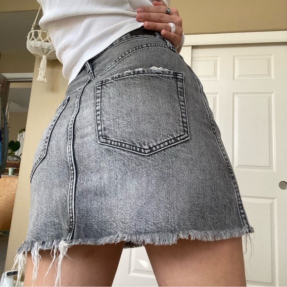 BLACK WASH DENIM SKIRT - Picture 3 of 8